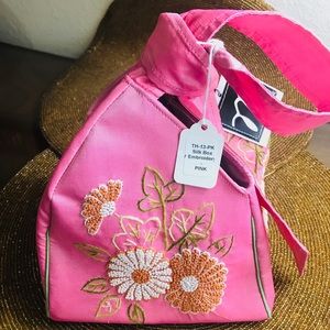 🆕 Hand Embroidered Pink Silk Box Purse 💗